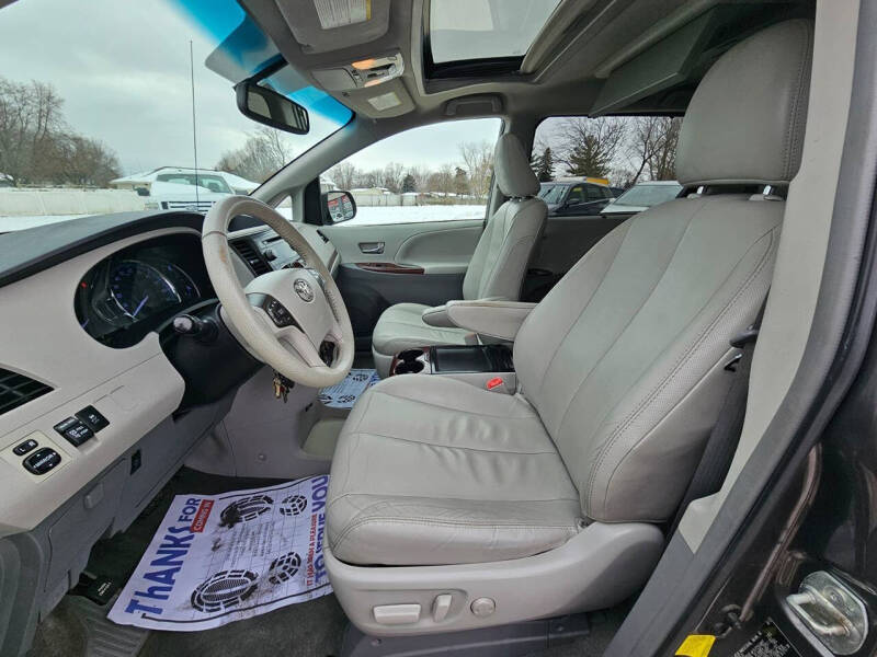 2012 Toyota Sienna XLE 8-Passenger