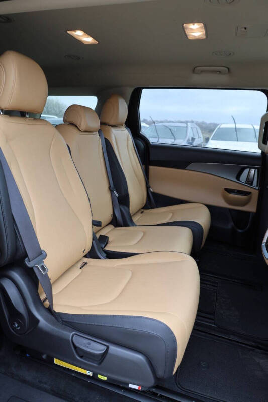 2022 Kia Carnival LX