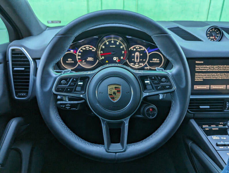 2023 Porsche Cayenne Coupe Platinum Edition