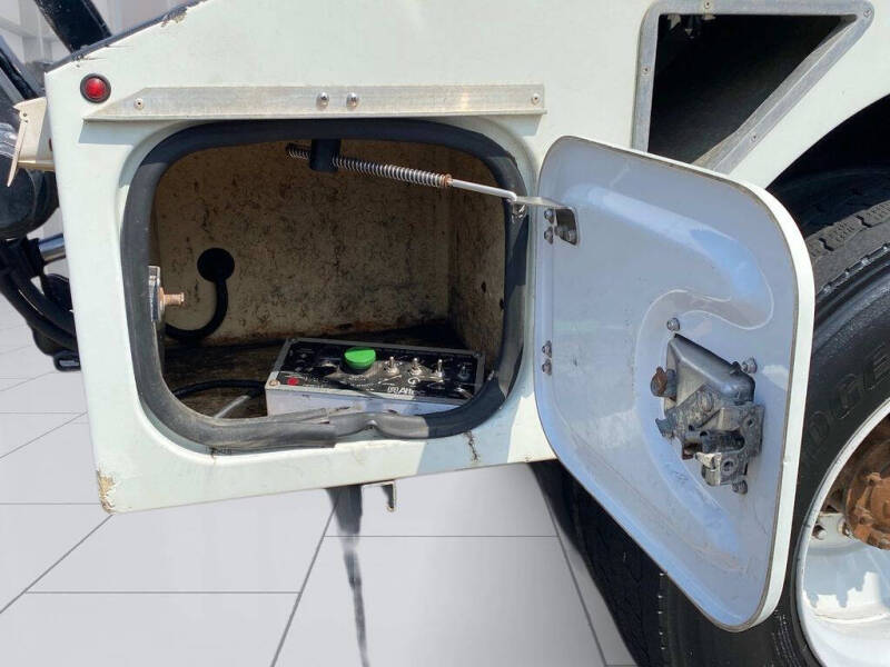 2015 Freightliner 108 SD