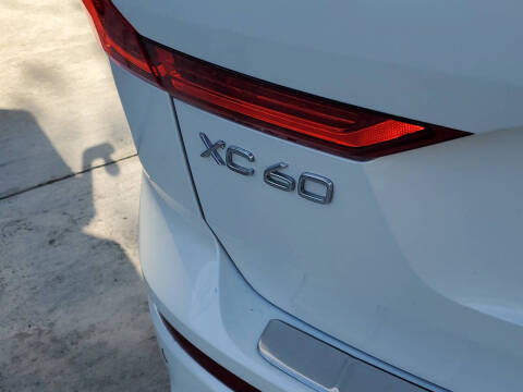 2024 Volvo XC60 Recharge T8 Plus Dark Theme