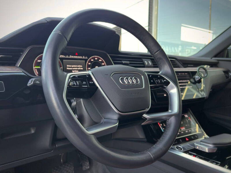 2023 Audi e-tron quattro Premium Plus