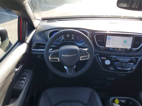 2025 Chrysler Voyager LX