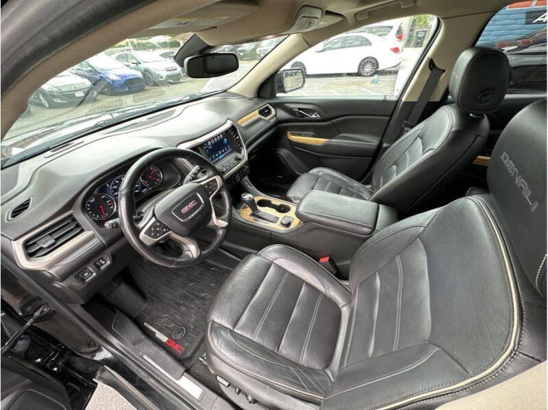 2017 GMC Acadia Denali