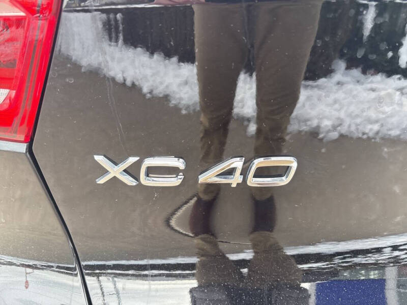 2025 Volvo XC40 B5 Plus Dark Theme