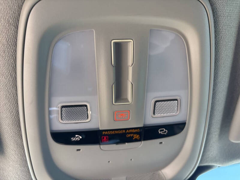 2025 Volvo XC40 B5 Plus Bright Theme