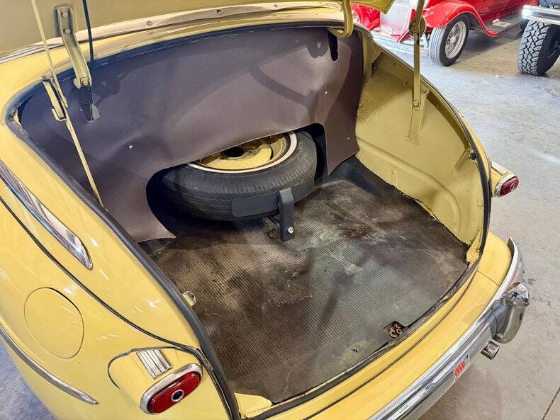 1948 Ford Super Deluxe