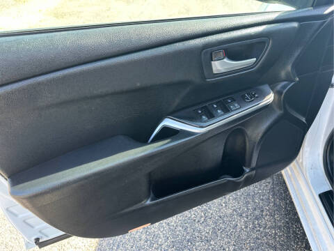 2015 Toyota Camry Hybrid LE