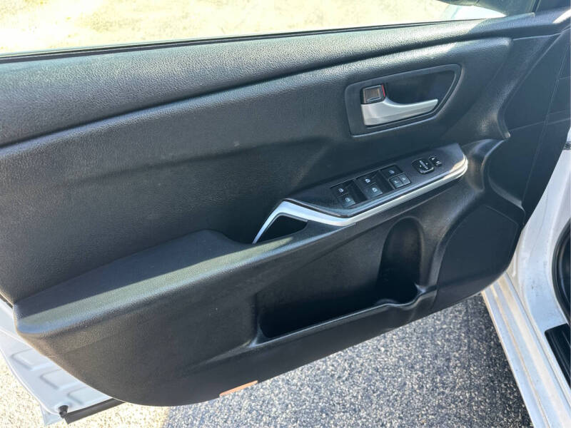 2015 Toyota Camry Hybrid LE