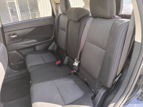 2016 Mitsubishi Outlander ES