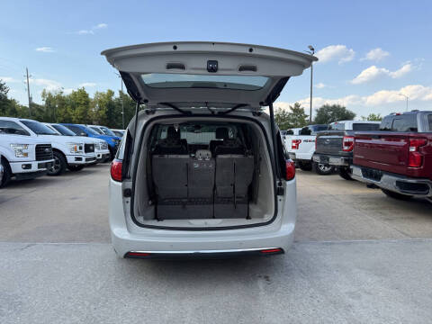 2017 Chrysler Pacifica Touring-L