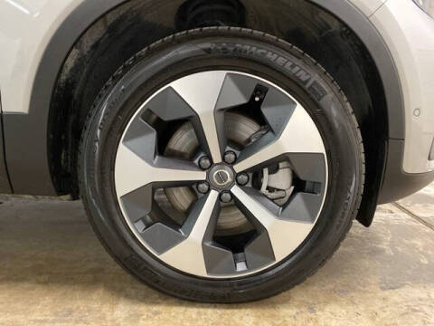 2025 Volvo XC40 B5 Plus Bright Theme