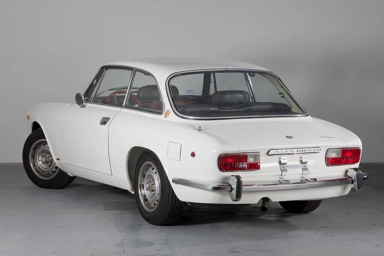 1973 Alfa Romeo 2000 GTV 5