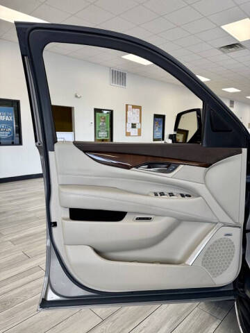 2017 Cadillac Escalade Luxury