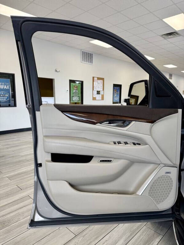 2017 Cadillac Escalade Luxury