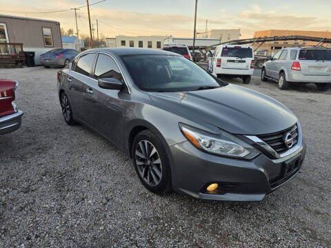 2017 Nissan Altima for sale at RAILWAY AUTO SALES in Scottsbluff NE