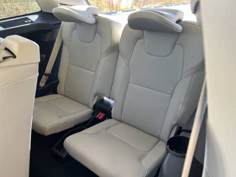 2018 Volvo XC90 T6 Momentum