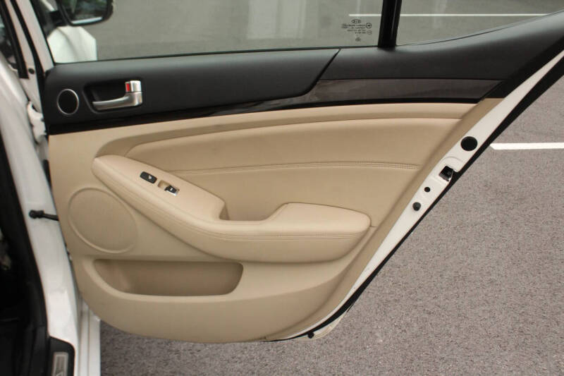 2014 Kia Cadenza Premium