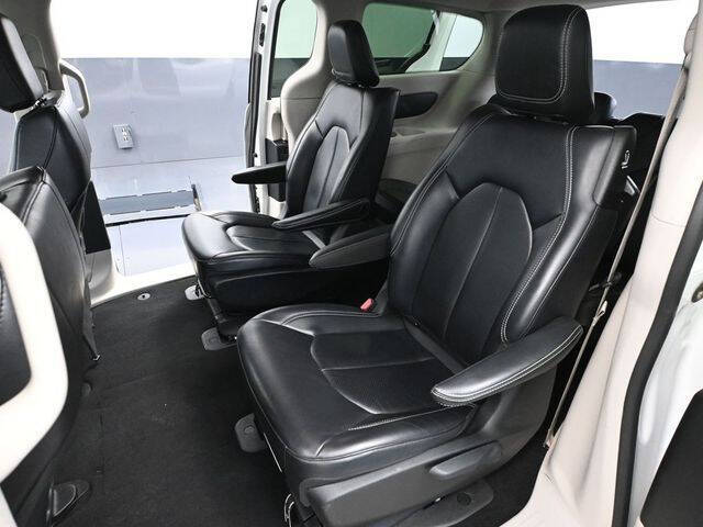 2023 Chrysler Pacifica Plug-In Hybrid Touring L