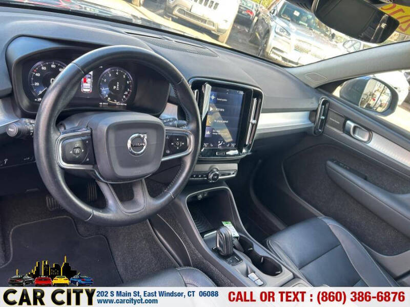 2019 Volvo XC40 T5 Momentum