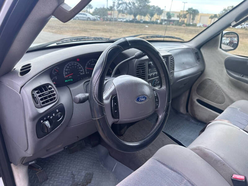 2003 Ford F-150 XLT photo 10