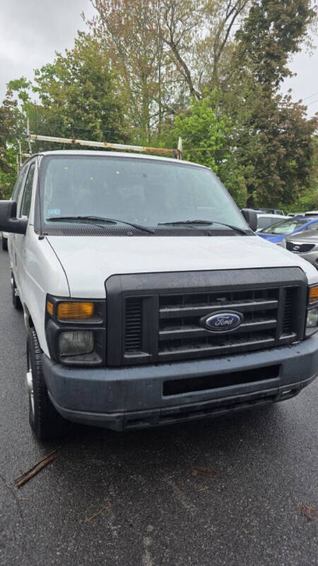 2011 Ford E-Series E-250 Extended's photo