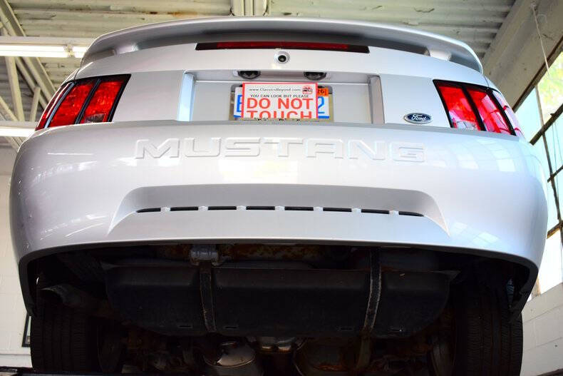 2004 Ford Mustang Deluxe