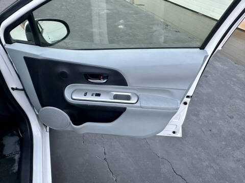 2013 Toyota Prius c Three