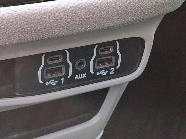 2024 Chrysler Pacifica Plug-In Hybrid Select