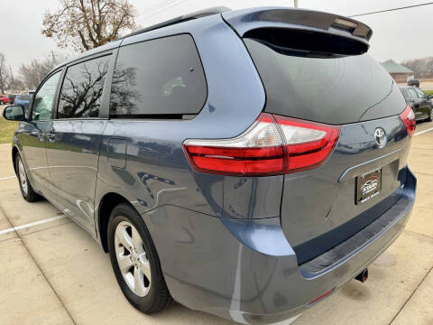 2016 Toyota Sienna LE 8-Passenger