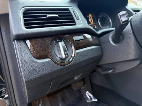 2014 Volkswagen Passat 1.8T SEL Premium PZEV