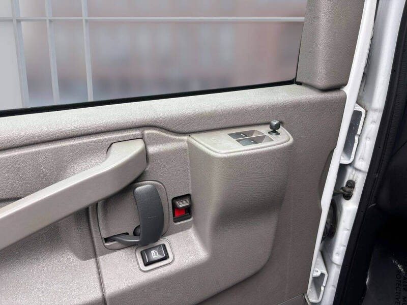 2024 Chevrolet Express 2500