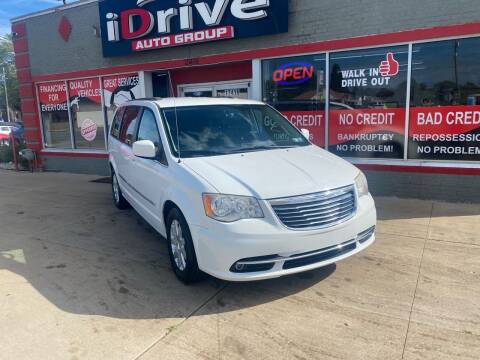 2015 Chrysler Town and Country for sale at iDrive Auto Group in Eastpointe MI