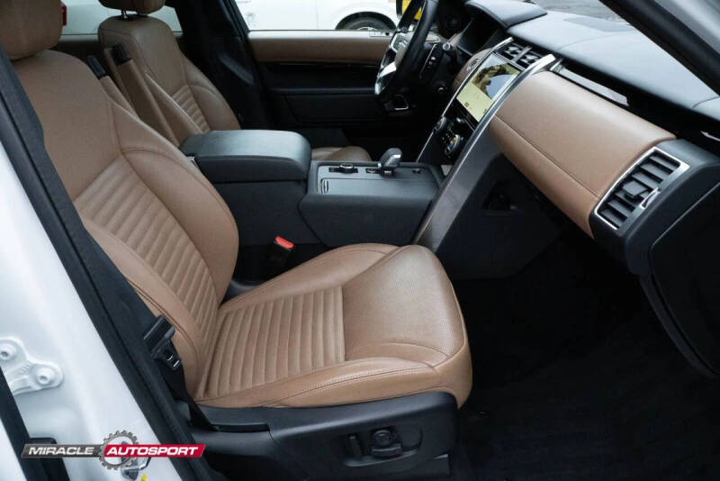 2022 Land Rover Discovery P300 S