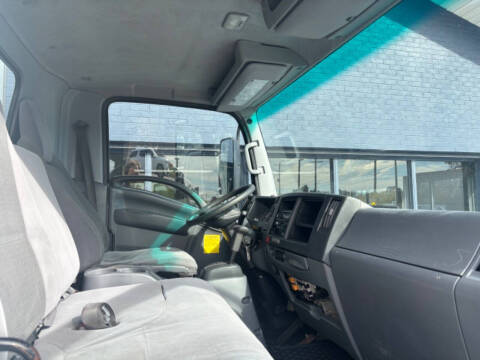 2017 Isuzu NRR 24FT Box Van