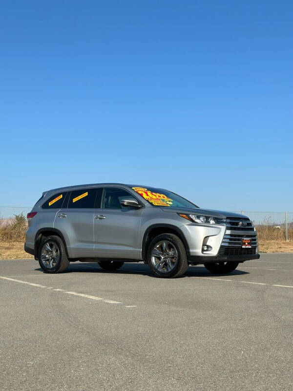 2019 Toyota Highlander for sale at Valdez Auto Sales in Gonzales CA