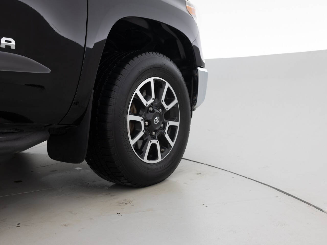 Used Car 2018 Toyota Tundra  Sr5 4x4 4dr Crewmax Cab Pickup Sb (5.7l V8) For Sale Under $30,000 In Coal City, Illinois