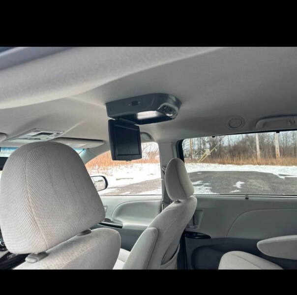 2014 Toyota Sienna LE 7-Passenger