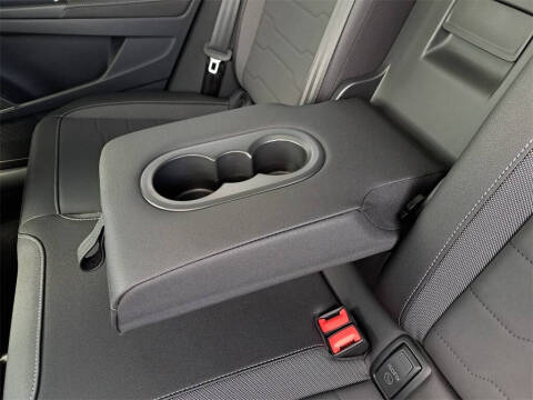 2025 Volkswagen Taos SE Black