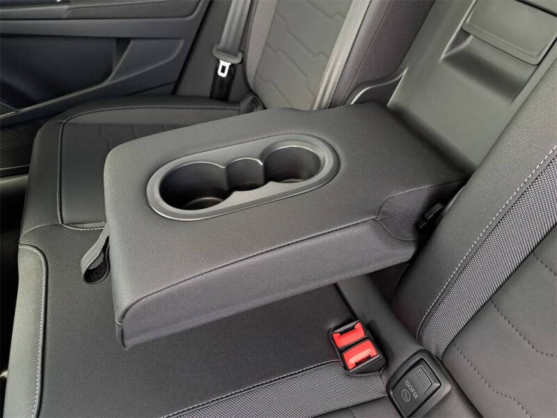 2025 Volkswagen Taos SE Black