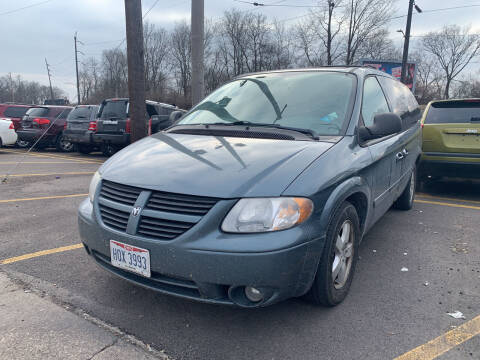 2006 Dodge Grand Caravan for sale at Ideal Cars in Hamilton OH