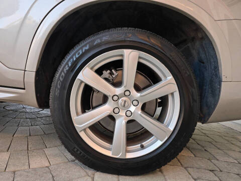 2016 Volvo XC90 T8 eAWD Momentum