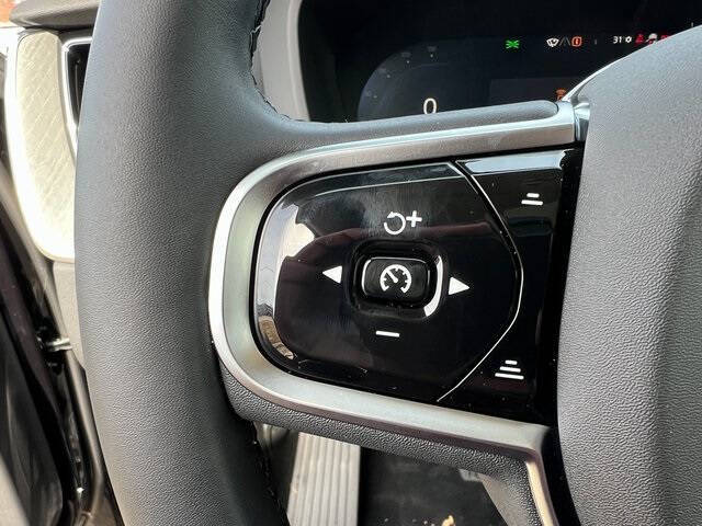 2025 Volvo XC60 B5 Plus Dark Theme