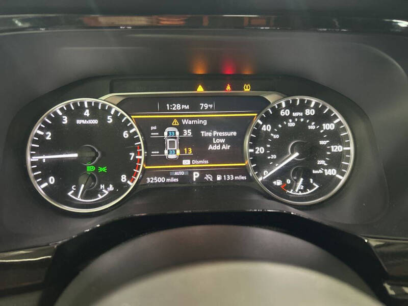 2025 Nissan Pathfinder SV