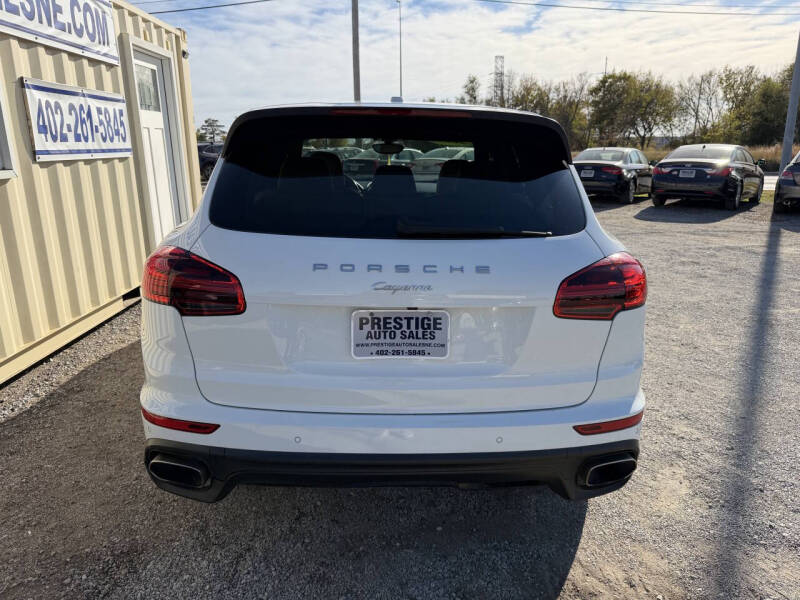 2017 Porsche Cayenne Platinum Edition photo 4