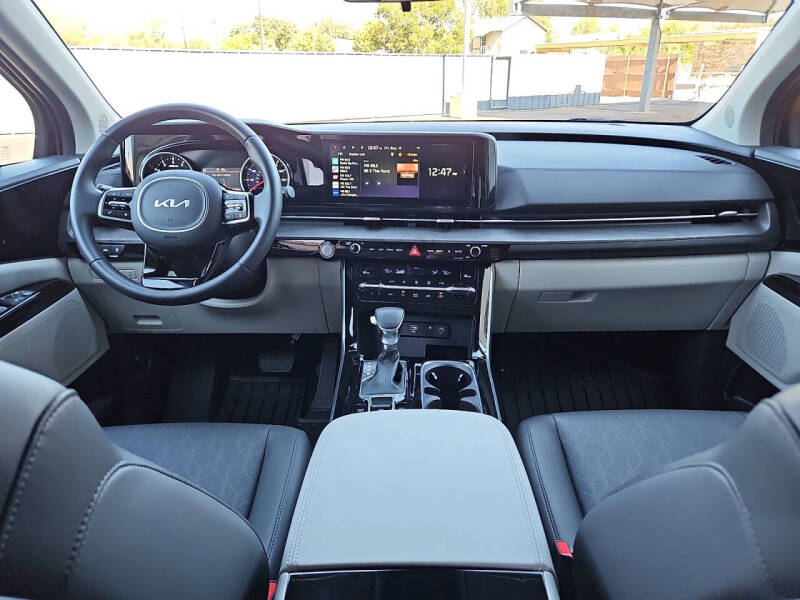 2024 Kia Carnival EX