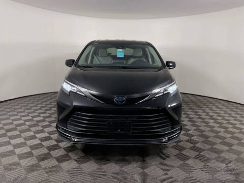 2023 Toyota Sienna LE 8-Passenger