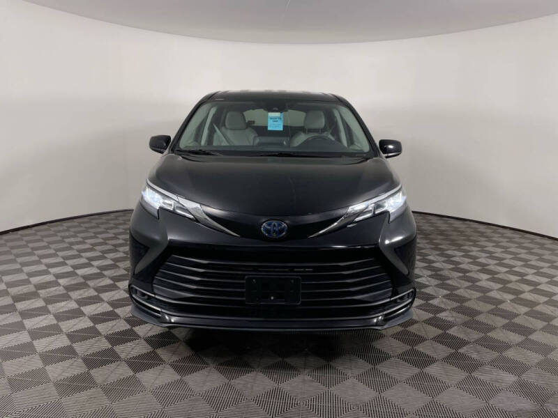 2023 Toyota Sienna LE 8-Passenger