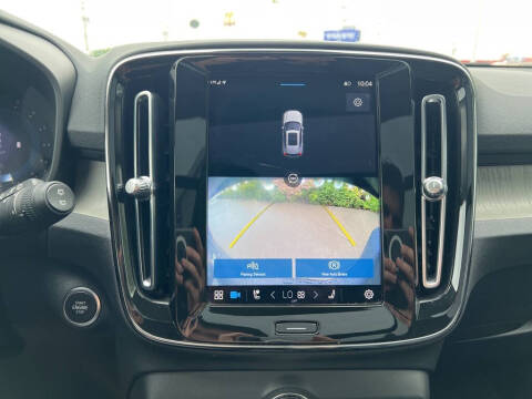 2023 Volvo XC40 B5 Plus Dark Theme