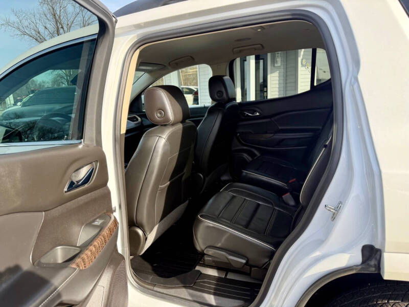 2023 GMC Acadia Denali